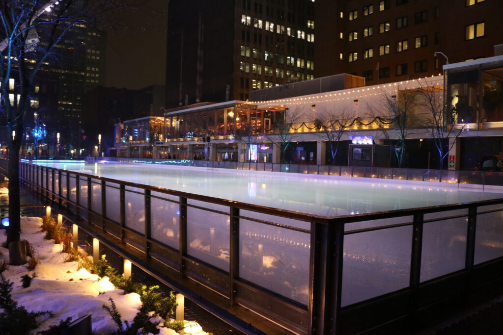 Patinoire esplanade tranquille